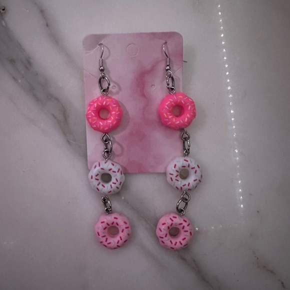 Beautiful Wednesdays we were pink, doughnut, dessert, dangled earrings handmade) - Picture 2 of 7